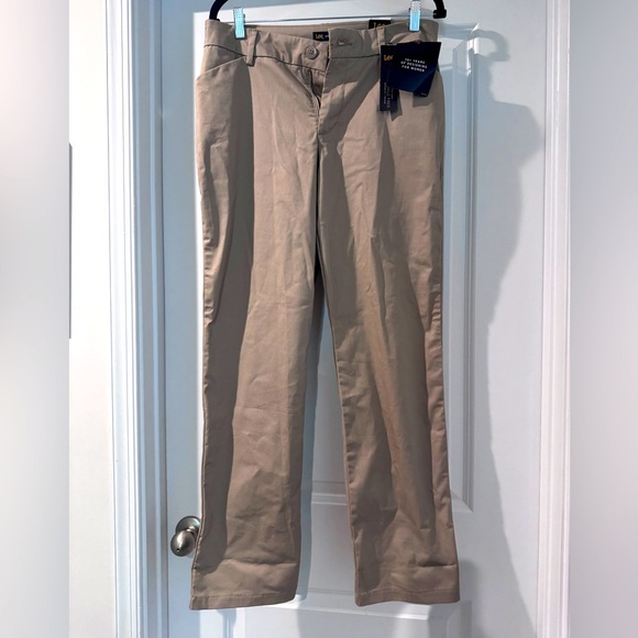 New With Tags Lee Women's Wrinkle Free Relaxed Fit Straight Leg Pant, Size 10 - Picture 1 of 5
